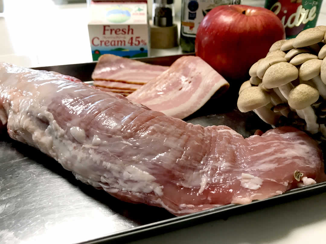 今回使う和豚もちぶたフィレ肉は、ほぼ丸ごと1本・約650gほど。