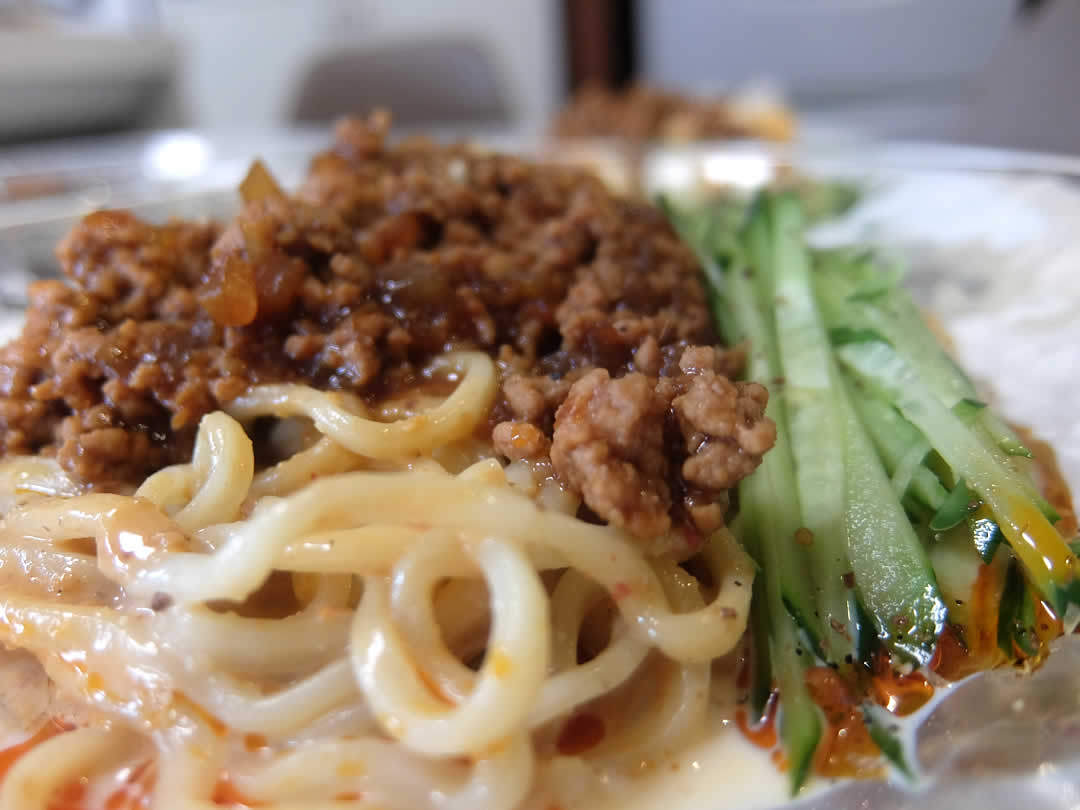 食欲がなくなりがちなこの時期、ぜひご家庭で我が家流「坦々麺」を楽しんで、暑さを乗り切ってくださいね。