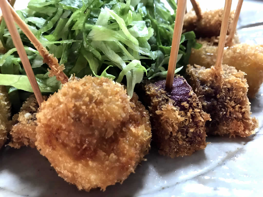 串カツのいいところは、お好みで様々な食材を使えること。お肉はもちろん魚介やブロッコリー・にんじん・玉ねぎ・アスパラなどなど。