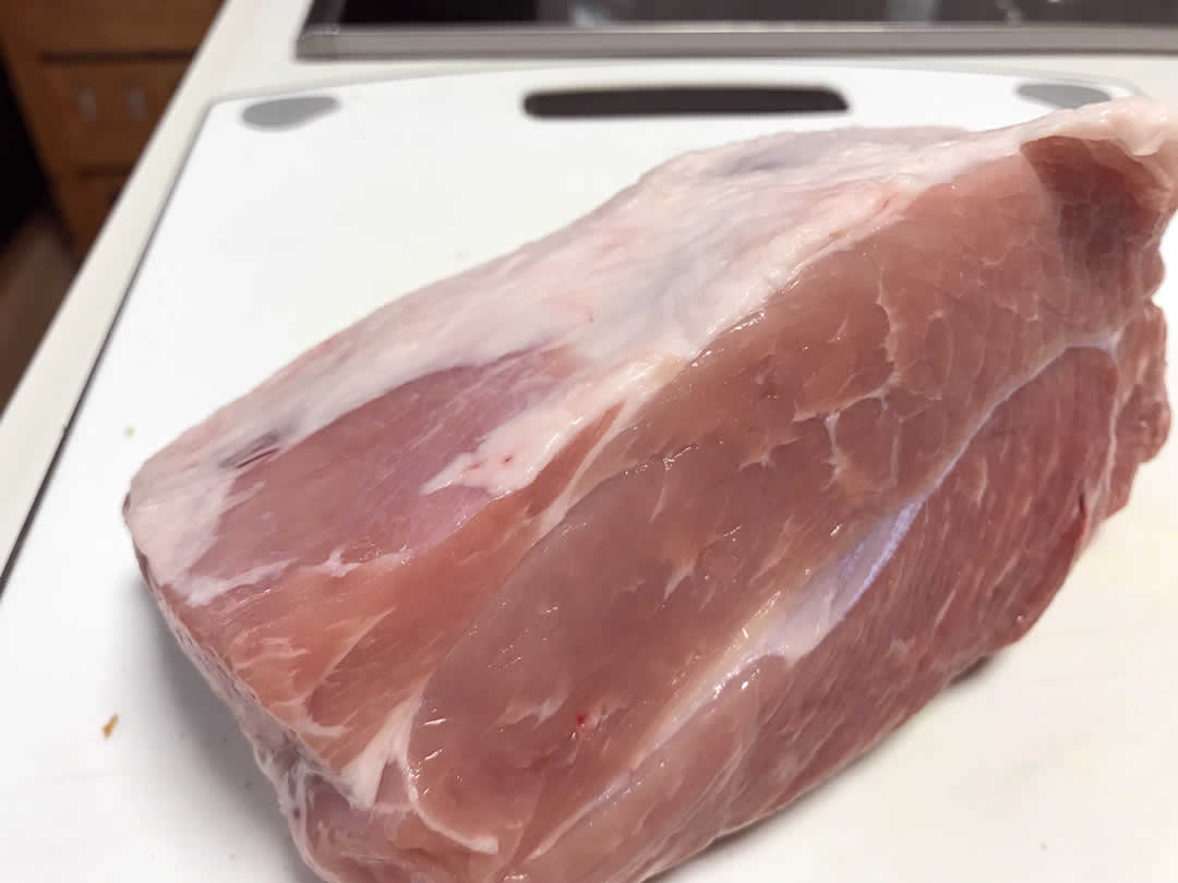 用意したのは和豚もちぶた・もも肉のブロック。