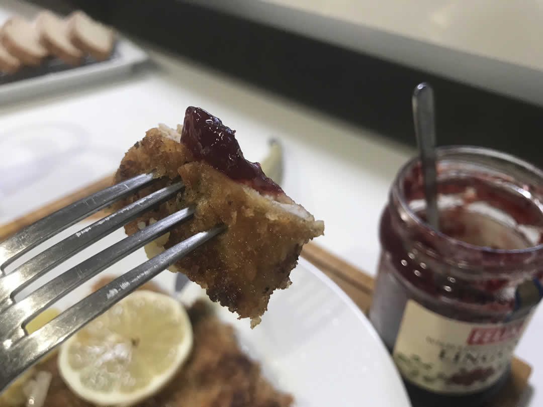 フルーティなソースで食べるような、さわやかな甘辛味を堪能できました。