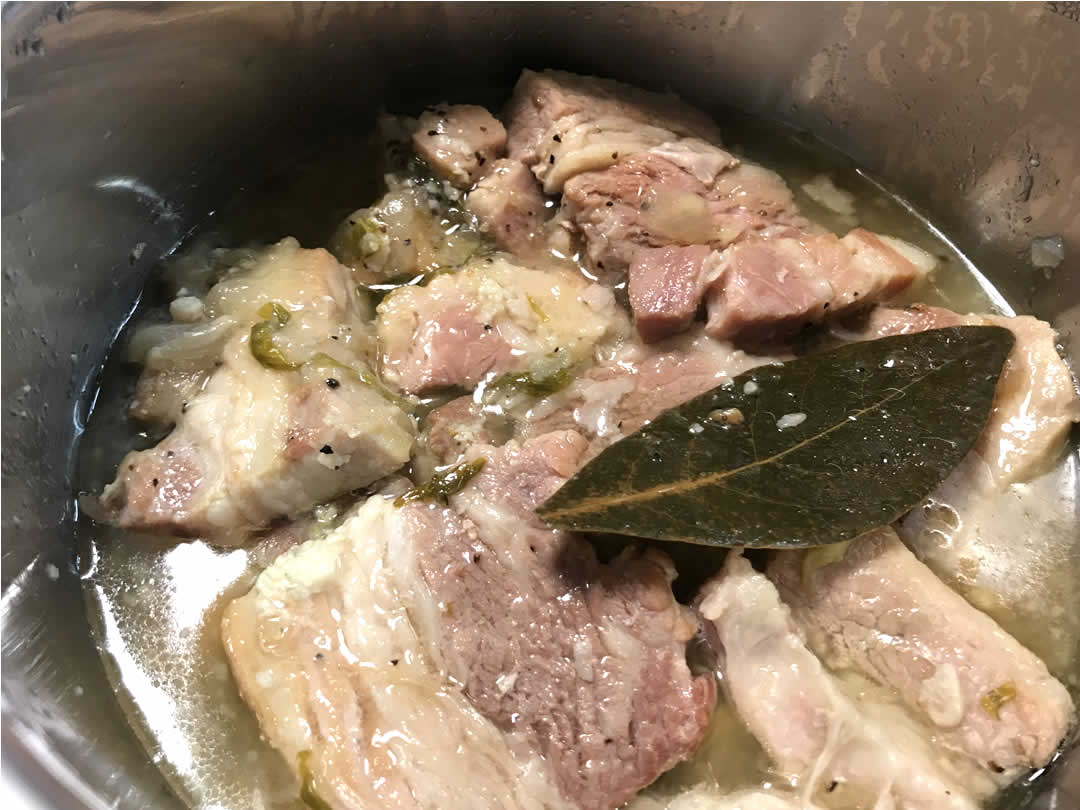 1時間ほど煮込むと汁気は少なくなり、お肉はすっかり柔らかくなりました。