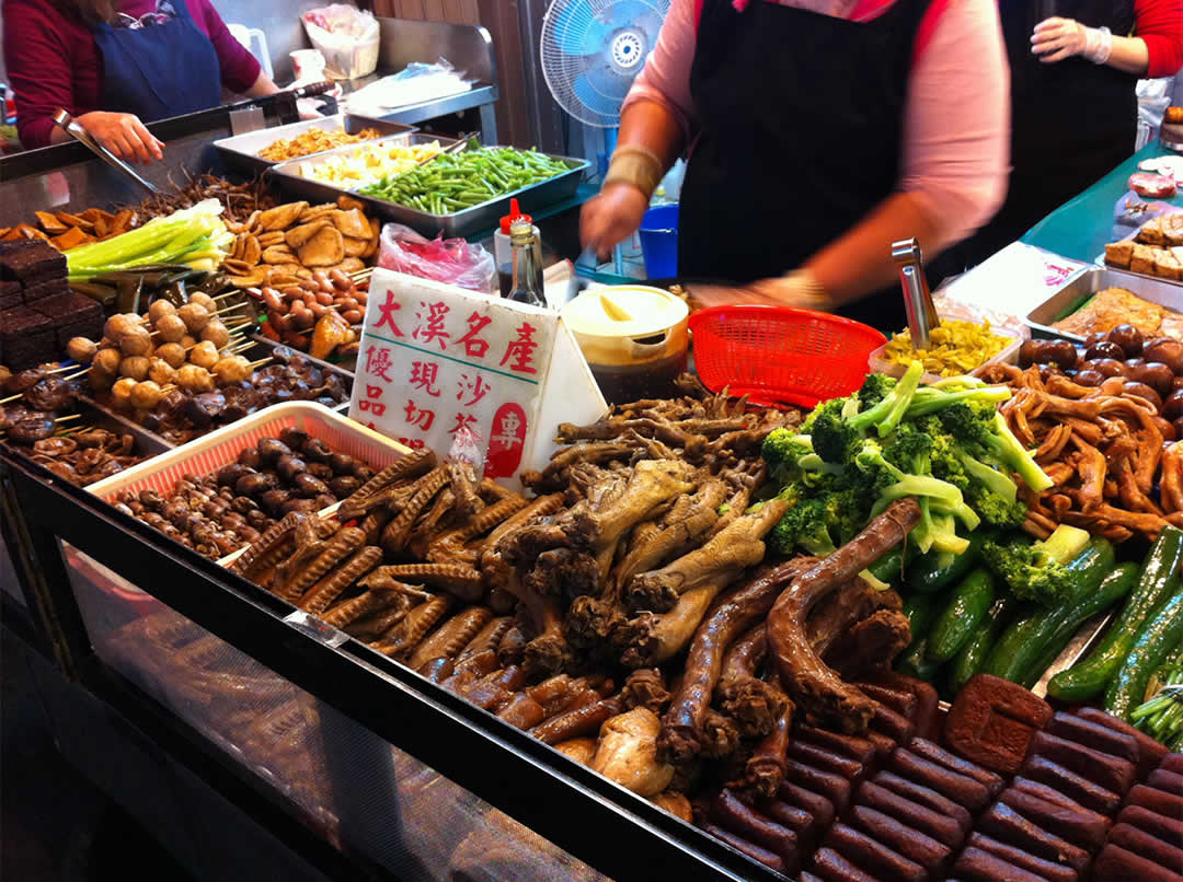 台湾旅行で欠かせないグルメスポットが夜市(ナイトマーケット)