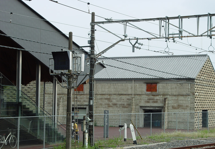 ・・・宝積寺の駅って、こんなだったっけ？方向音痴の記者Ｔ、案の定出口を間違えていました。ここは東口。こしみずさんは西口。